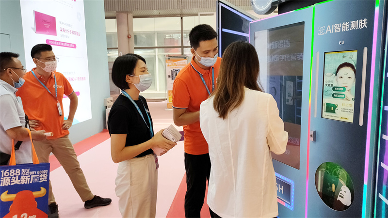 自动售货机厂家为商家打造全渠道新零售方式! 自动售货机厂家为商家打造全渠道新零售方式!